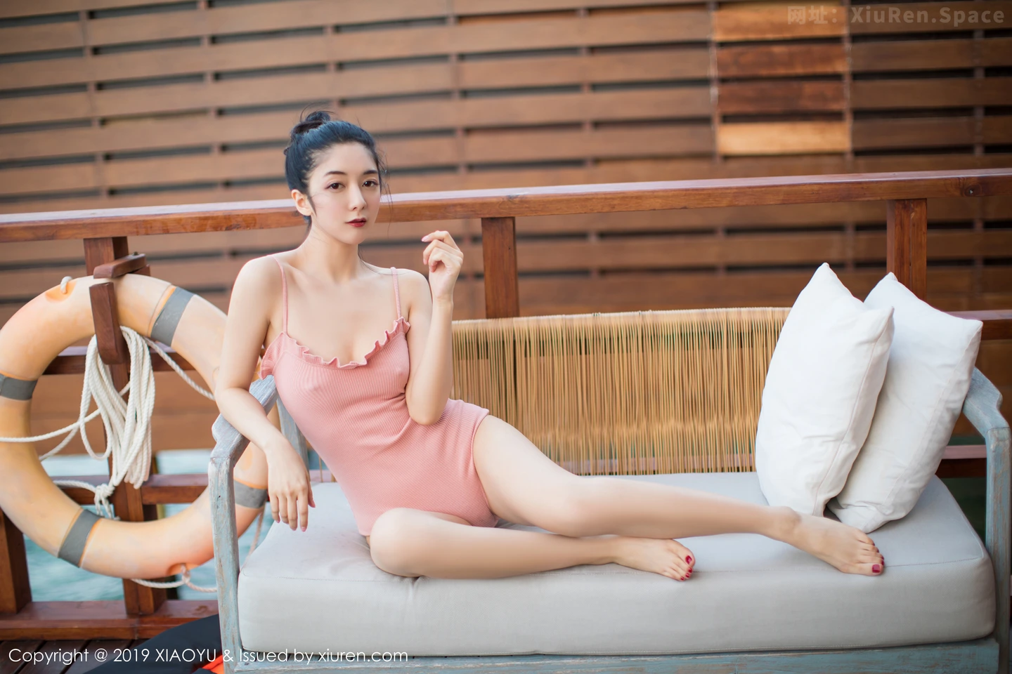 图片[3]-[XiaoYu画语界]Vol.150 女神Angela喜欢猫马尔代夫旅拍粉色吊带内衣惹人诱惑写真66P-秀人网官方网站